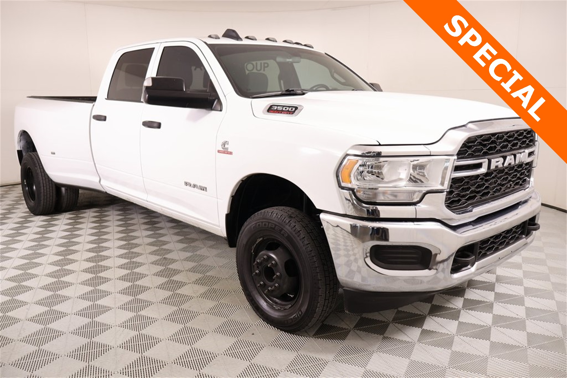 2022 RAM 3500 Tradesman Crew Cab LB DRW 4WD