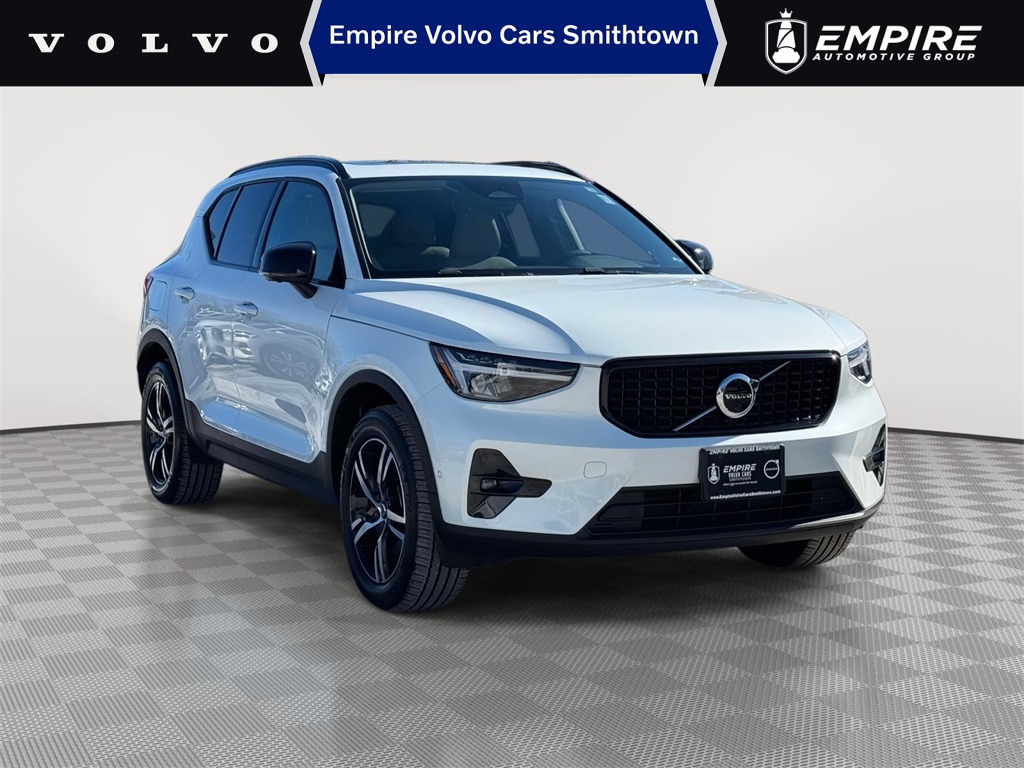 2023 Volvo XC40 B5 Plus Dark Theme AWD