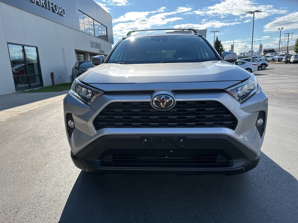 2020 Toyota RAV4 XLE photo 3