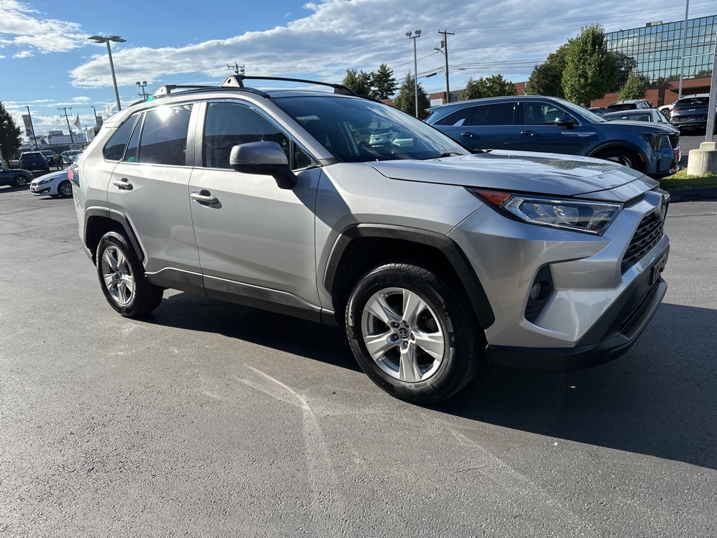 2020 Toyota RAV4 XLE photo 4