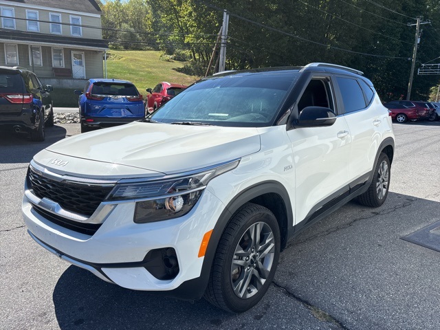 2022 Kia Seltos S photo 2