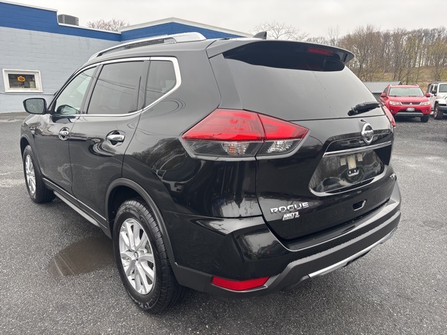 2018 Nissan Rogue SV photo 2