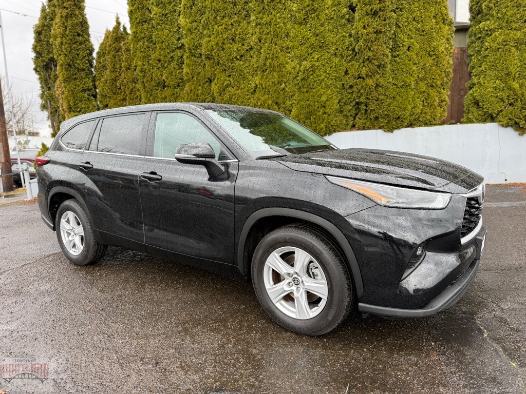 2025 Toyota Highlander LE FWD