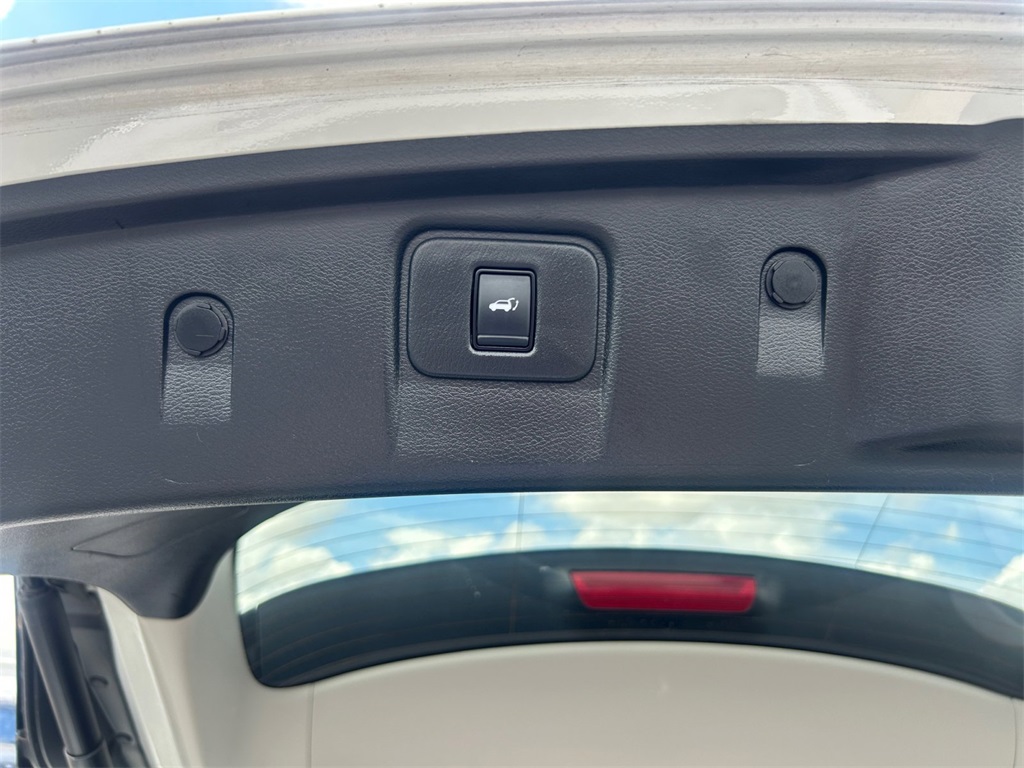 Used Car 2022 Nissan Murano  Platinum For Sale Under $30,000 In Floresville, Texas