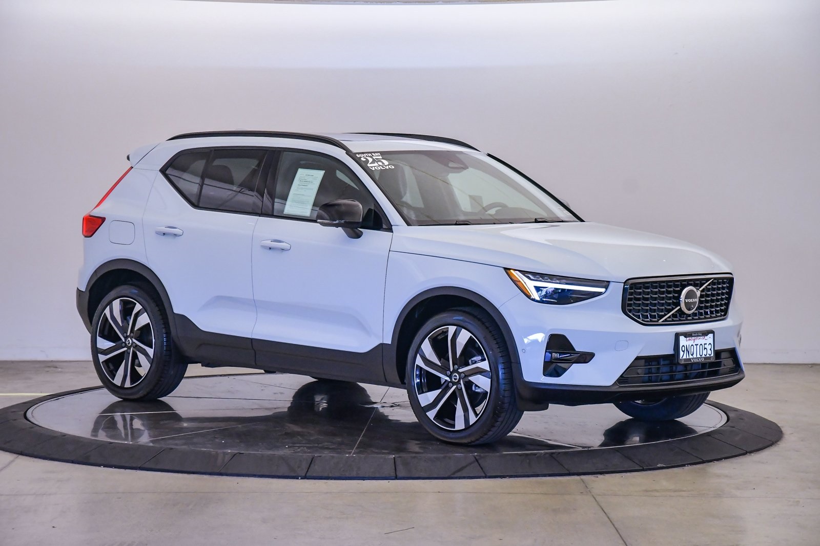 2025 Volvo XC40 B5 Ultra Dark Theme AWD