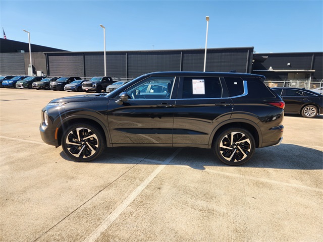 2023 Mitsubishi Outlander SE Black at Emmons Autoplex