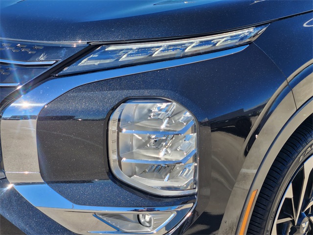 2023 Mitsubishi Outlander SE Black at Emmons Autoplex