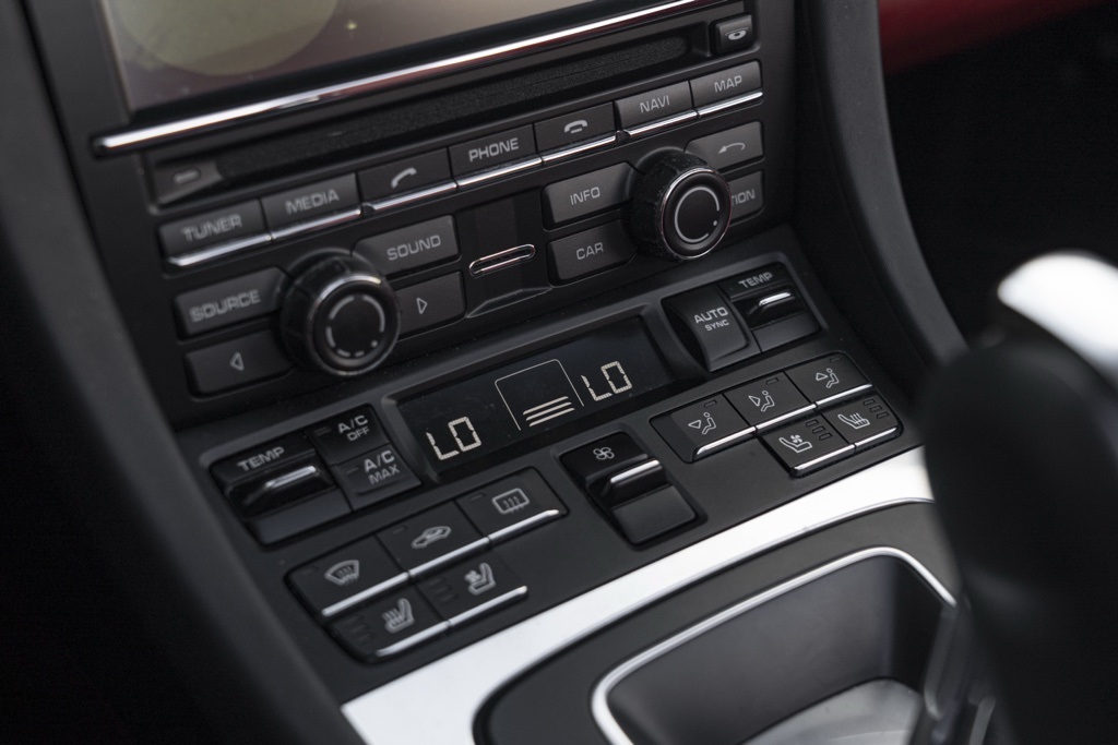 2015 Porsche 911 Turbo - Photo 28