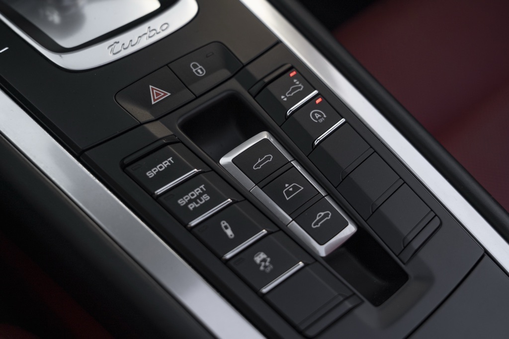 2015 Porsche 911 Turbo - Photo 32