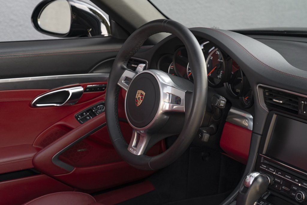2015 Porsche 911 Turbo - Photo 34