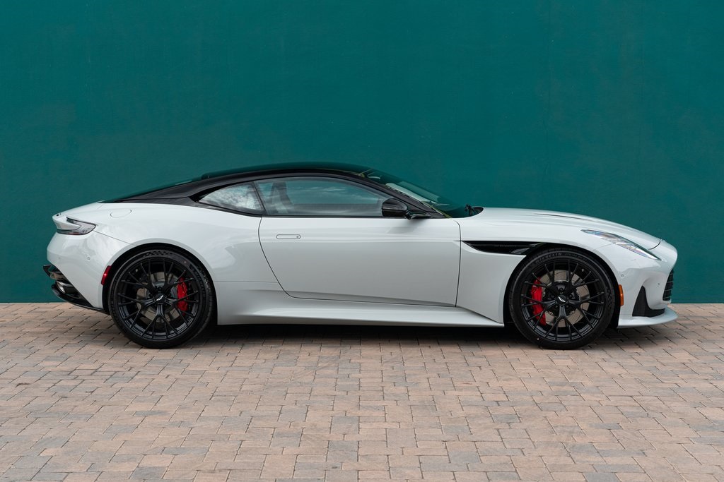 Aston Martin 2025 DB12 