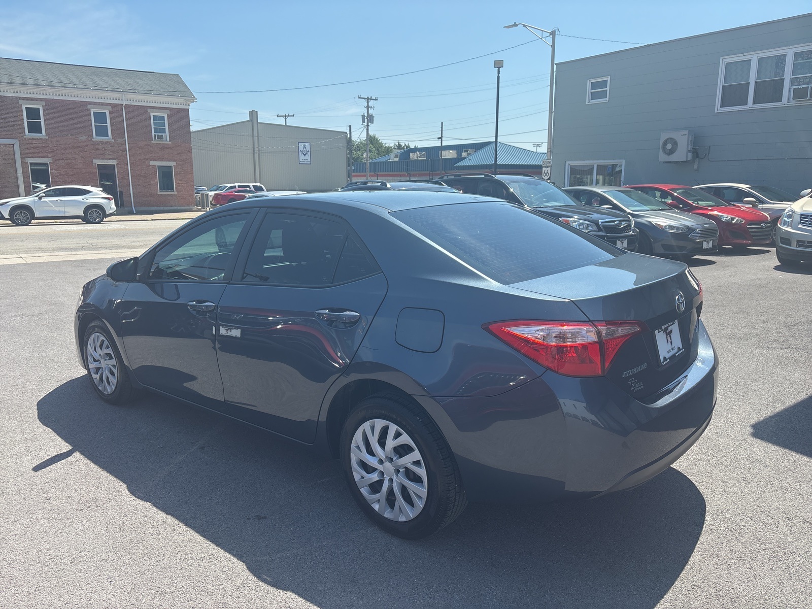 2019 Toyota Corolla L photo 2