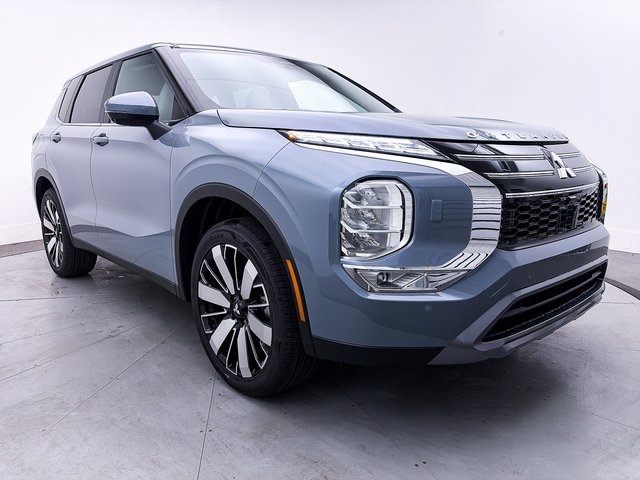 2026 Mitsubishi Outlander SE's photo