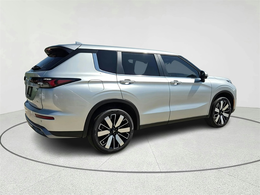 2025 Mitsubishi Outlander SE - 4