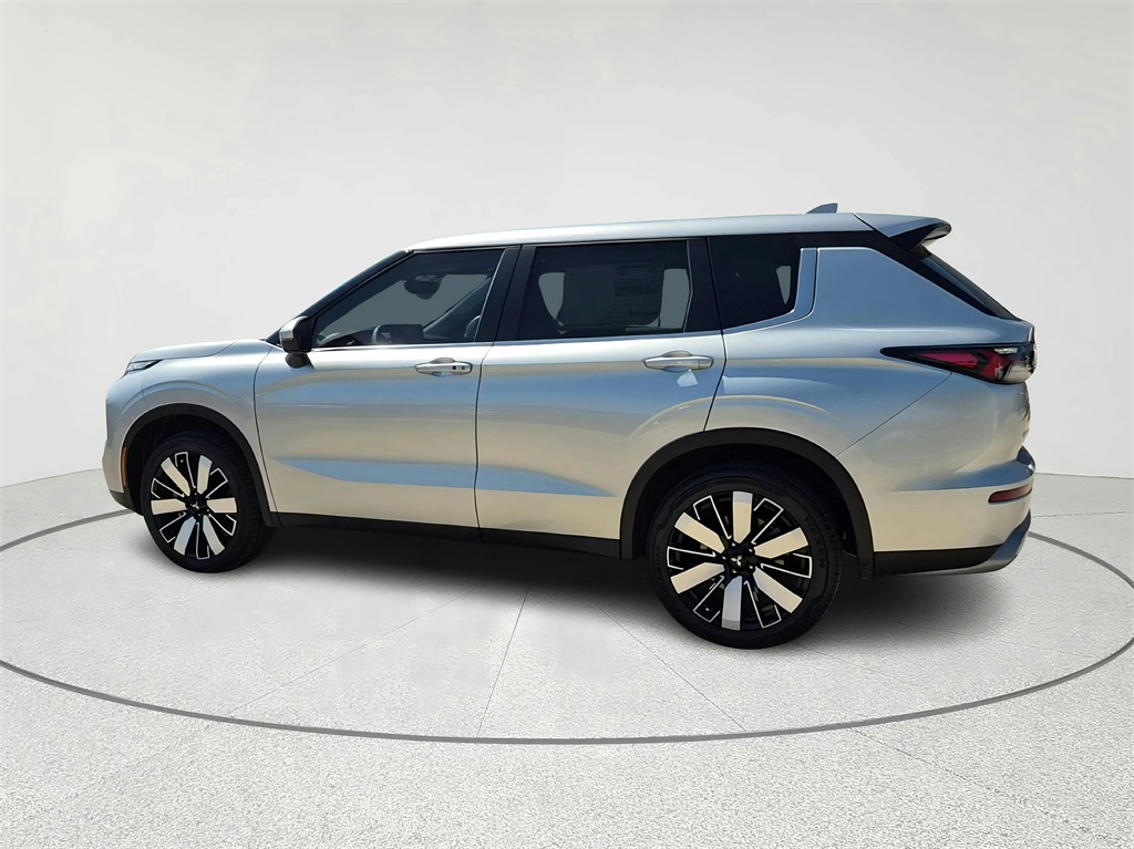 2025 Mitsubishi Outlander SE - 7