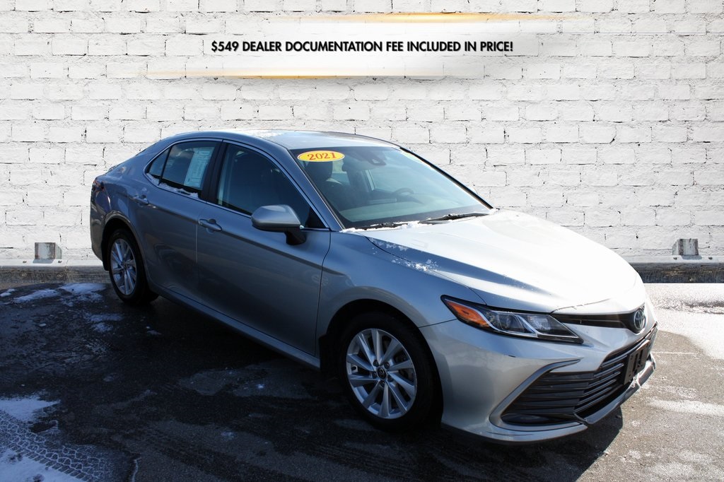 2021 Toyota Camry LE's photo