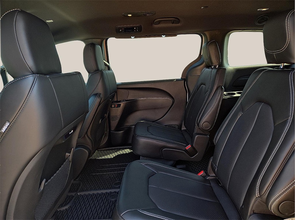 New 2025 Chrysler Pacifica For Sale in Farmington, AR