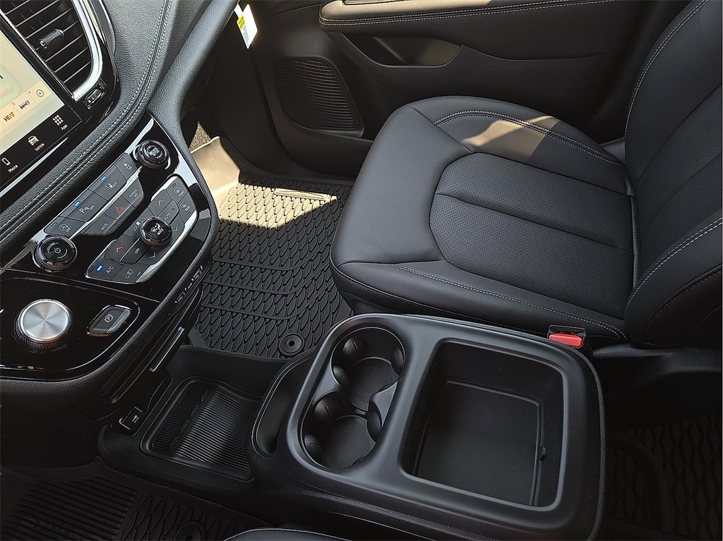 New 2025 Chrysler Pacifica For Sale in Farmington, AR
