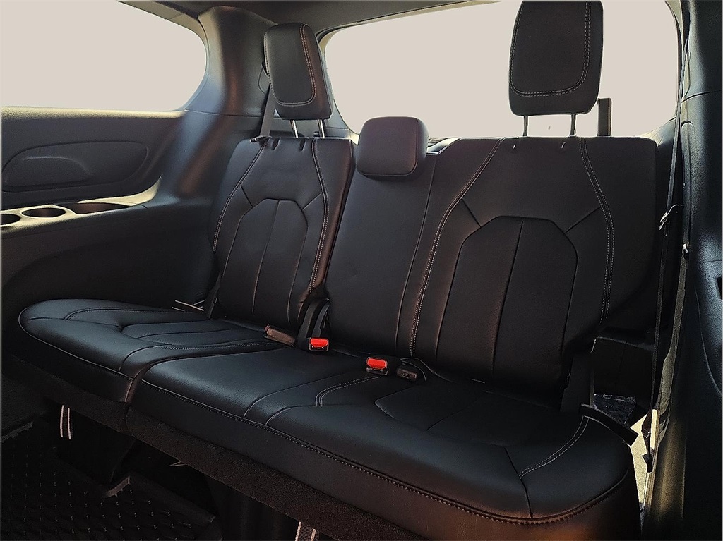 New 2025 Chrysler Pacifica For Sale in Farmington, AR