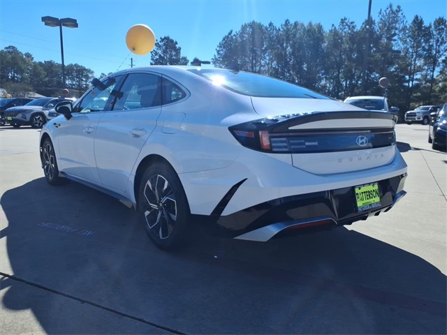 2024 Hyundai Sonata SEL photo 2