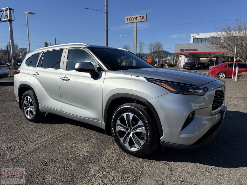 2023 Toyota Highlander Hybrid XLE FWD