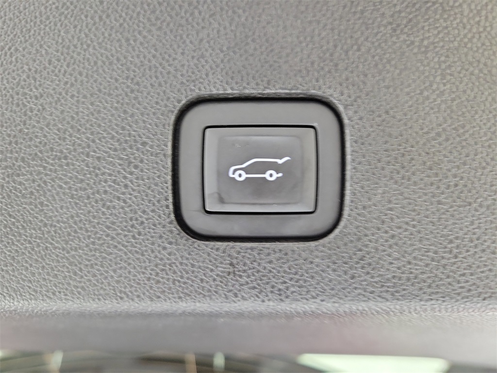 2025 Cadillac XT6 Luxury - 8