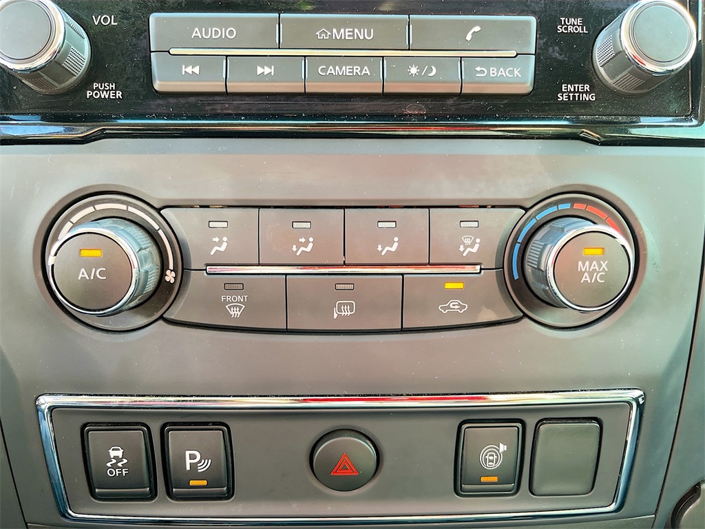 2024 Nissan Titan SV Black at South Houston Nissan