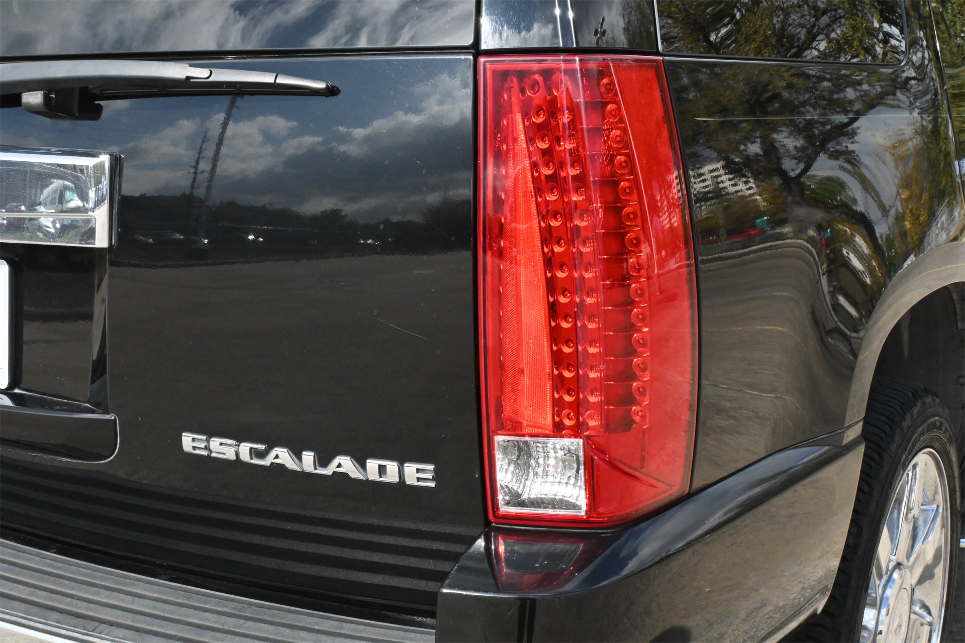 2011 Cadillac Escalade Luxury Black at Ultimate Motorsports