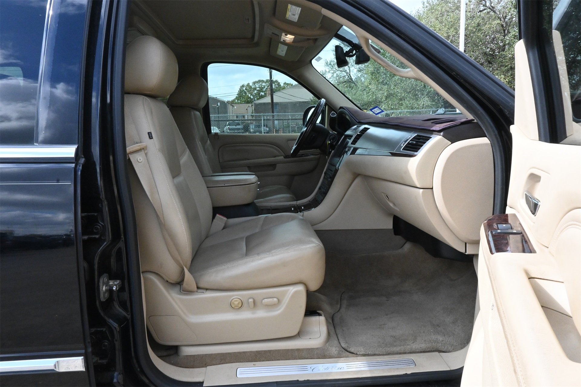 2011 Cadillac Escalade Luxury Black at Ultimate Motorsports