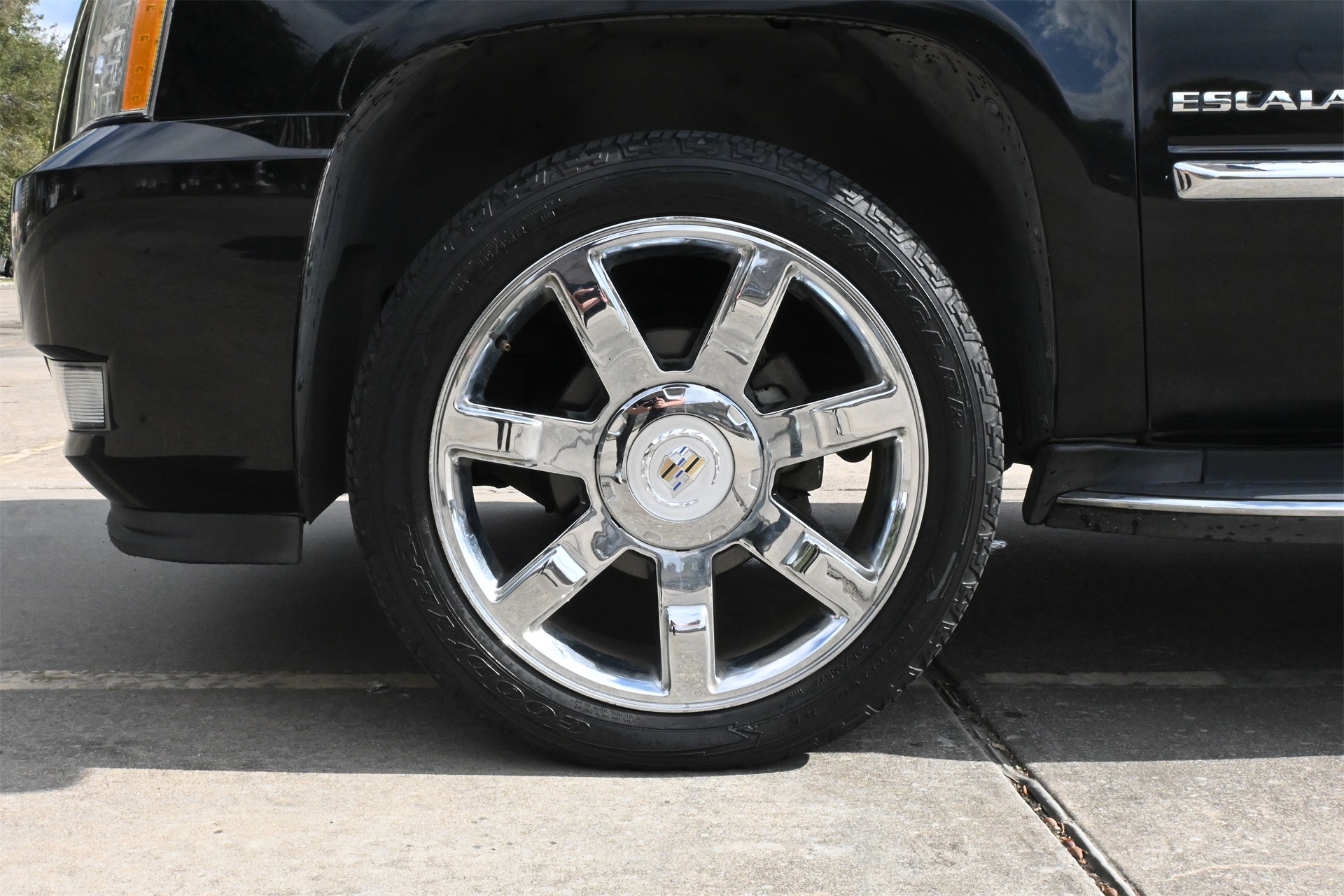 2011 Cadillac Escalade Luxury Black at Ultimate Motorsports