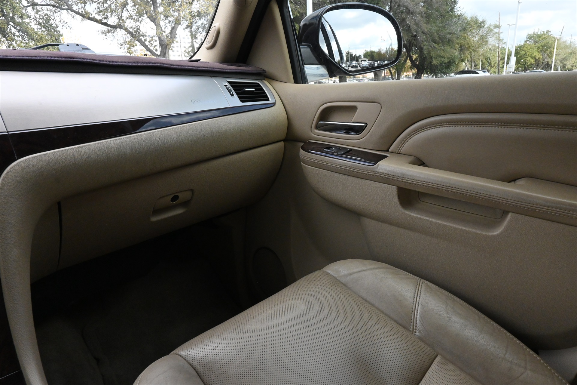 2011 Cadillac Escalade Luxury Black at Ultimate Motorsports