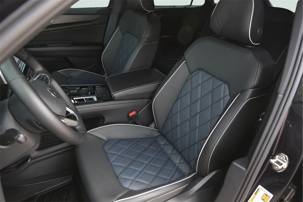 Used Car 2025 Volkswagen Atlas Cross Sport  2.0t Sel Premium R-line For Sale In Austin, Texas