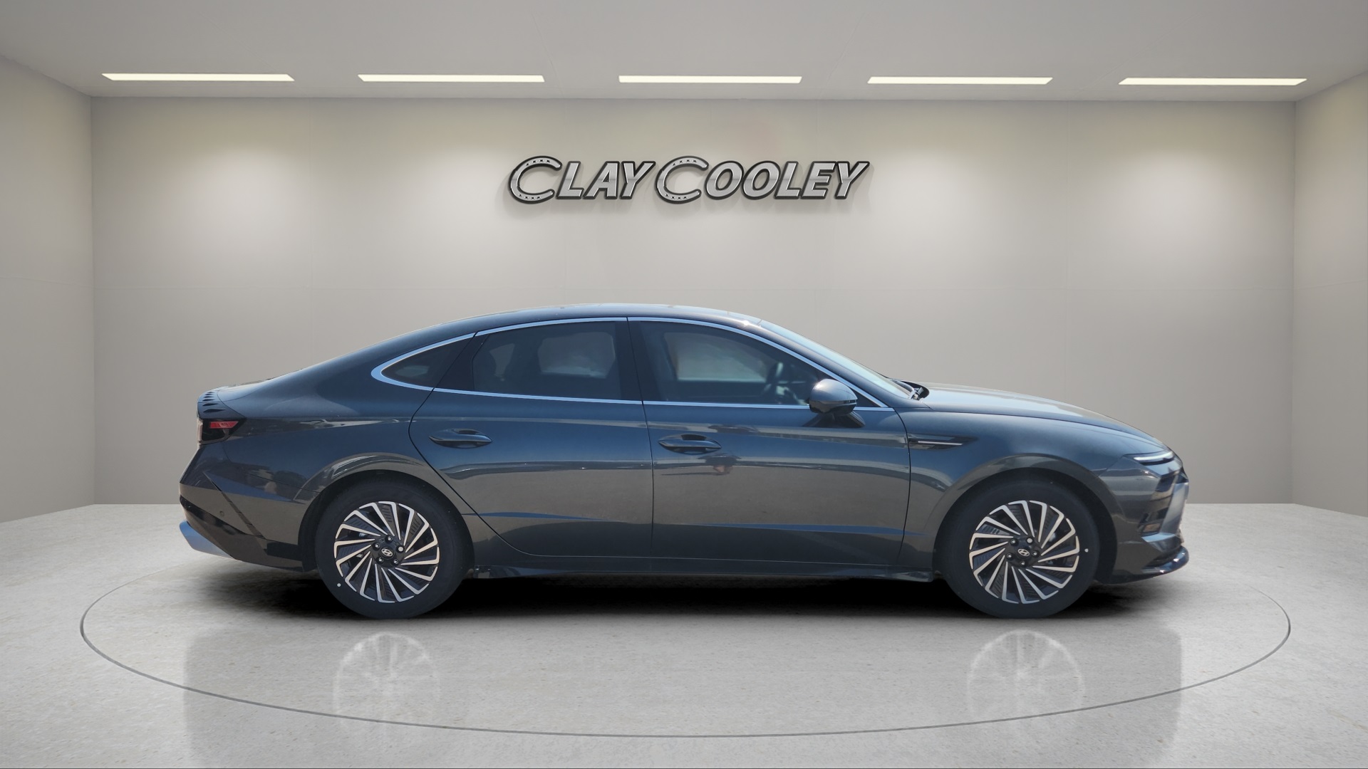 2025 Hyundai Sonata Hybrid Limited photo 2