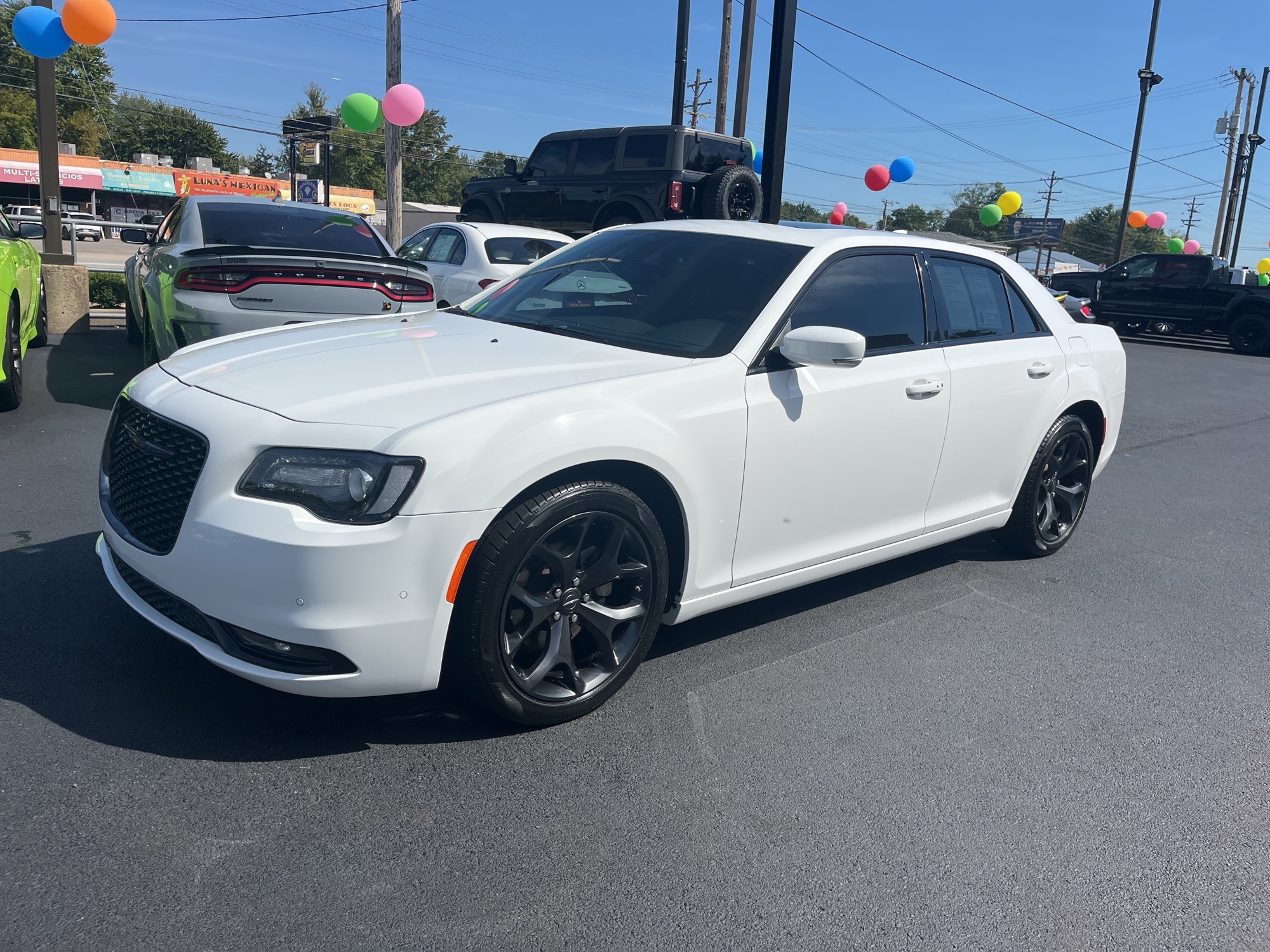 2023 Chrysler 300 S photo 4