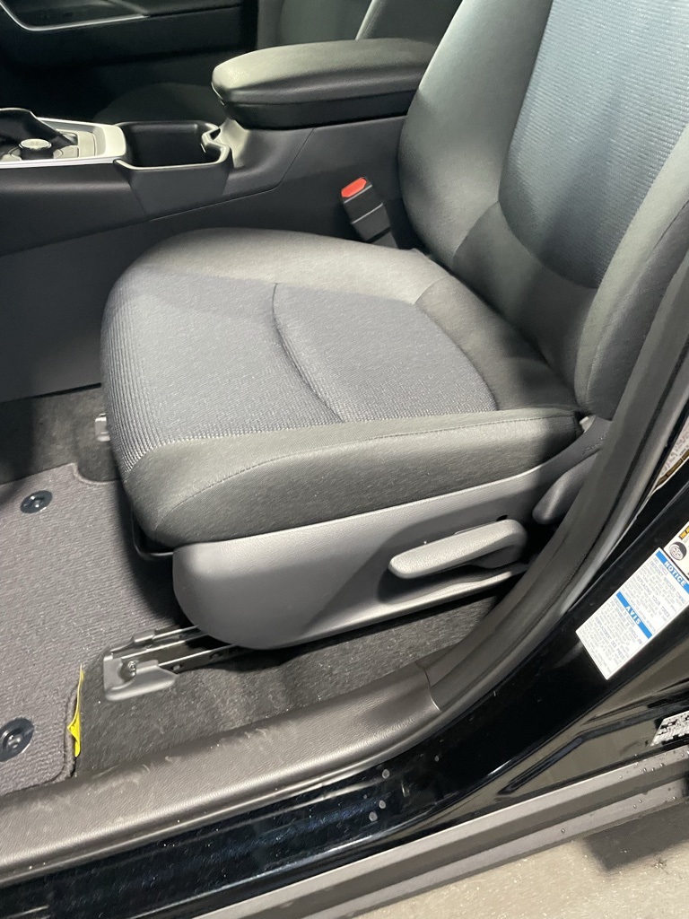 Thumbnail: 2025 Toyota RAV4 - 31