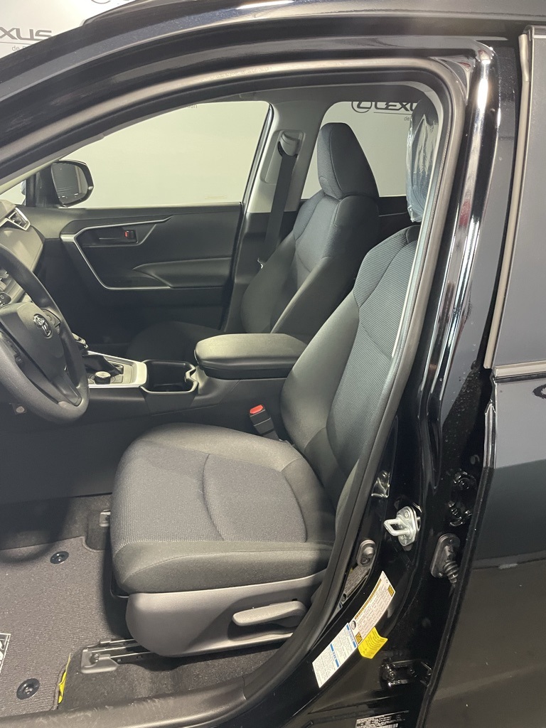 Thumbnail: 2025 Toyota RAV4 - 32