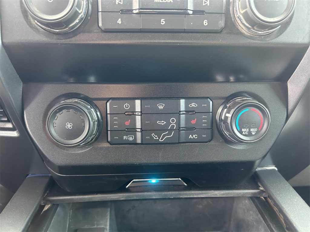 Used Car 2022 Ford F-450sd  Xlt For Sale Under $70,000 In Floresville, Texas