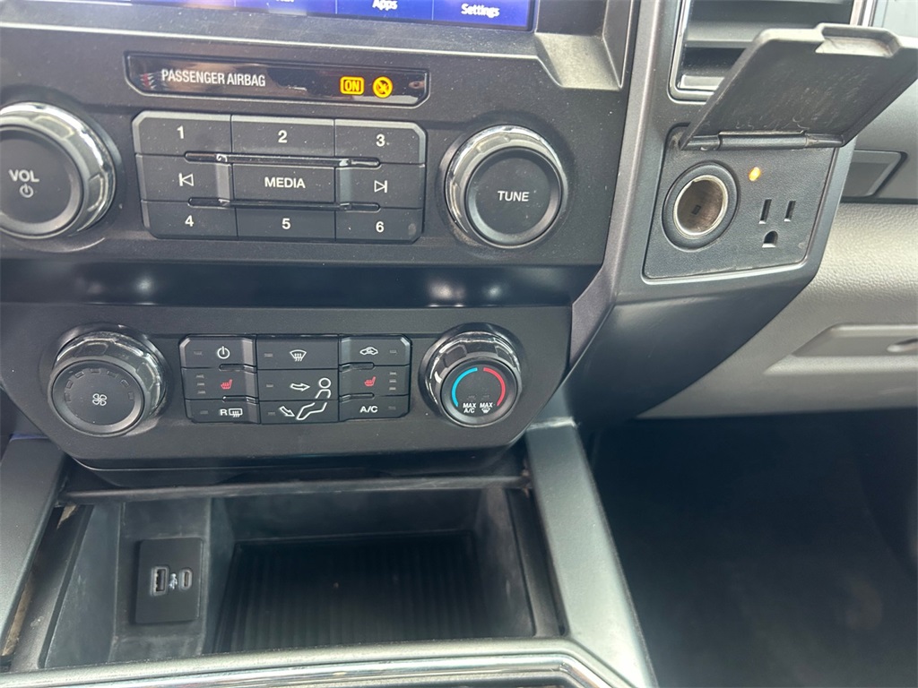 Used Car 2022 Ford F-450sd  Xlt For Sale Under $70,000 In Floresville, Texas