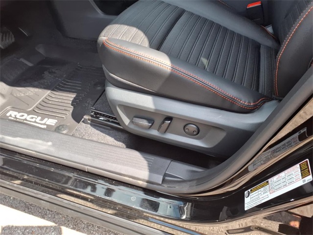 2025 Nissan Rogue AWD photo 5