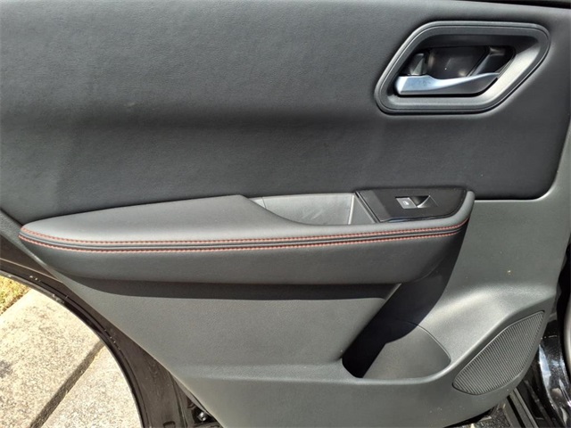 2025 Nissan Rogue AWD photo 8