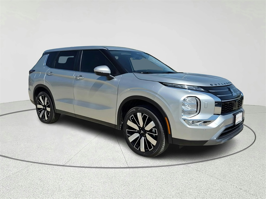2025 Mitsubishi Outlander SE - 2
