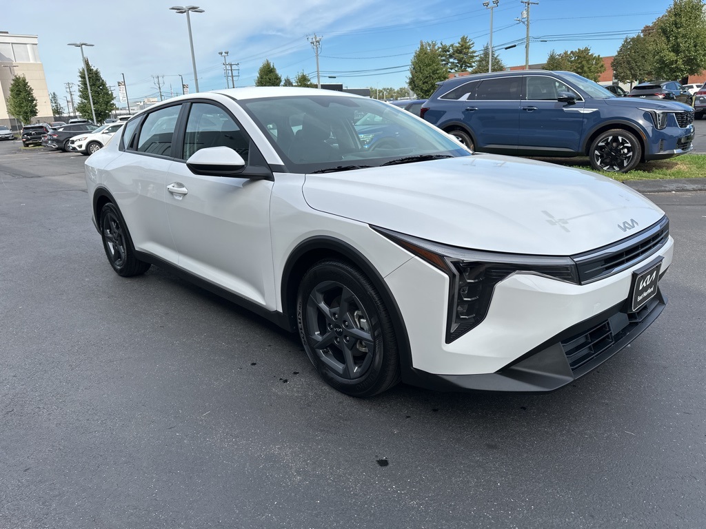 2025 Kia K4 LXS photo 3