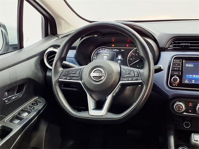 2023 Nissan Versa 1.6 SV - 9