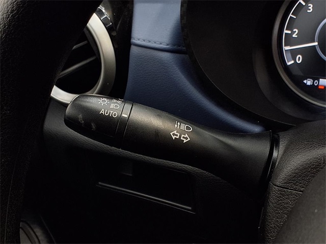 2023 Nissan Versa 1.6 SV - 11