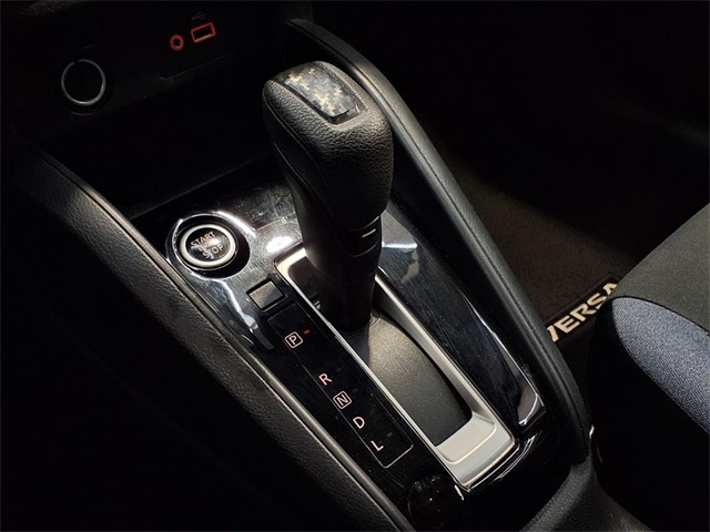 2023 Nissan Versa 1.6 SV - 4