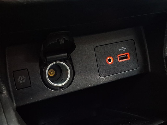 2023 Nissan Versa 1.6 SV - 5