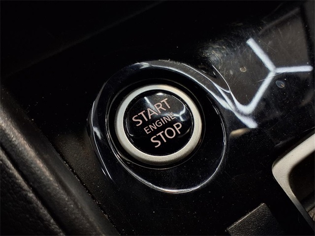 2023 Nissan Versa 1.6 SV - 6