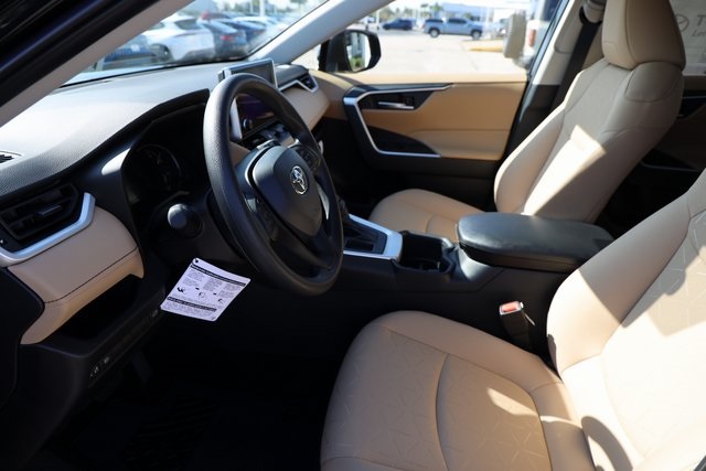 2025 Toyota RAV4 XLE - 9