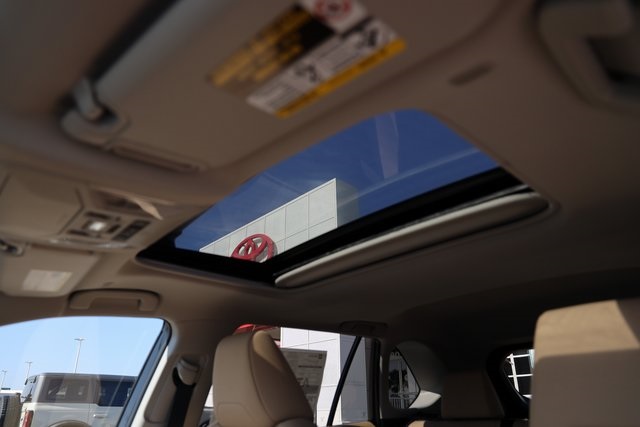 2025 Toyota RAV4 XLE - 10