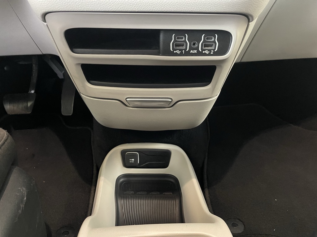 Thumbnail: 2022 Chrysler Voyager - 11